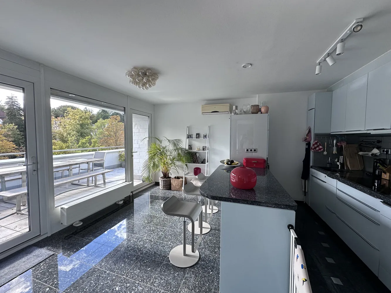 4 Zimmer Wohnung mit 150 m² in Wiesbaden – Bild 5