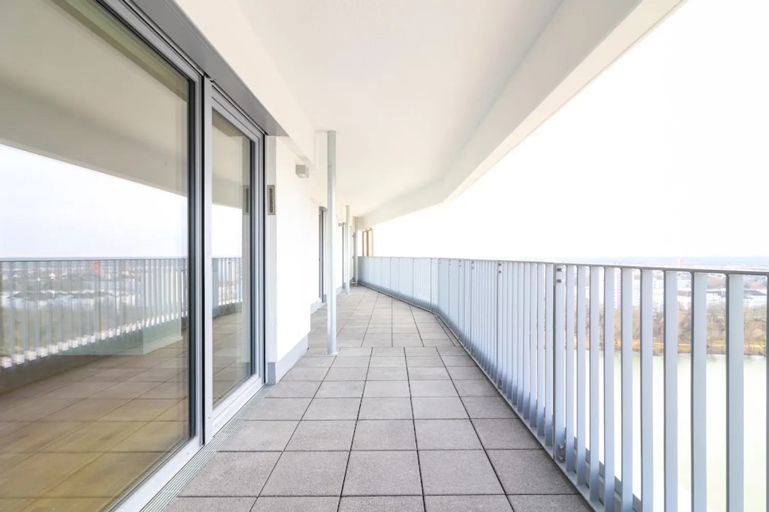 3 Zimmer Wohnung mit 117 m² in Frankfurt am Main – Bild 1
