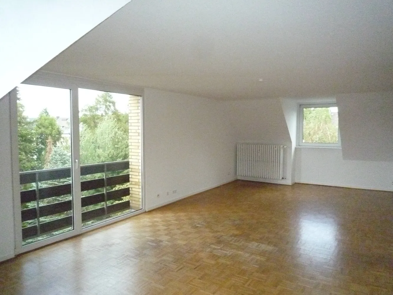 4 Zimmer Wohnung mit 100 m² in Düsseldorf – Bild 1