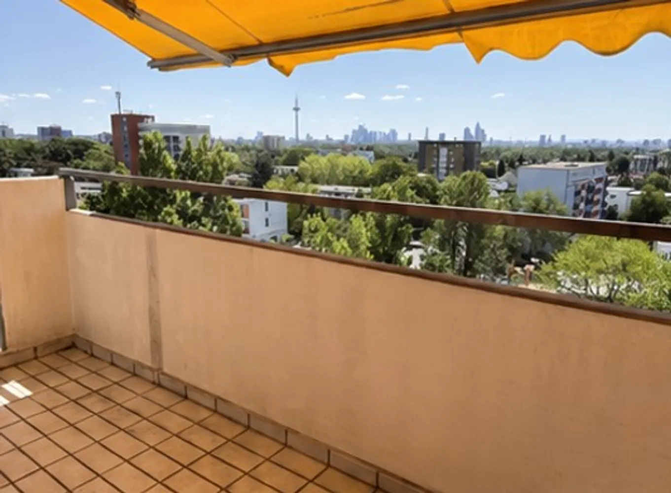 4 Zimmer Wohnung mit 84 m² in Frankfurt am Main – Bild 1