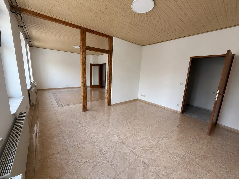 4 Zimmer Wohnung mit 135 m² in Zwickau – Bild 3
