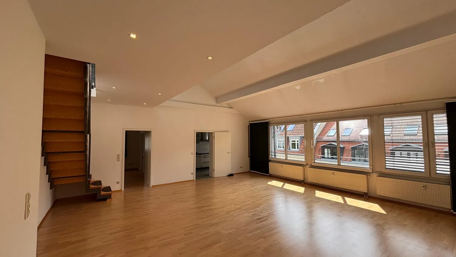 4 Zimmer Wohnung mit 135 m² in Leipzig – Bild 2