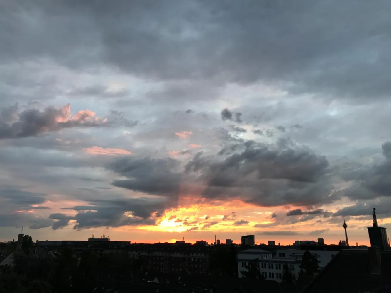 3 Zimmer Wohnung mit 95 m² in Düsseldorf – Bild 1