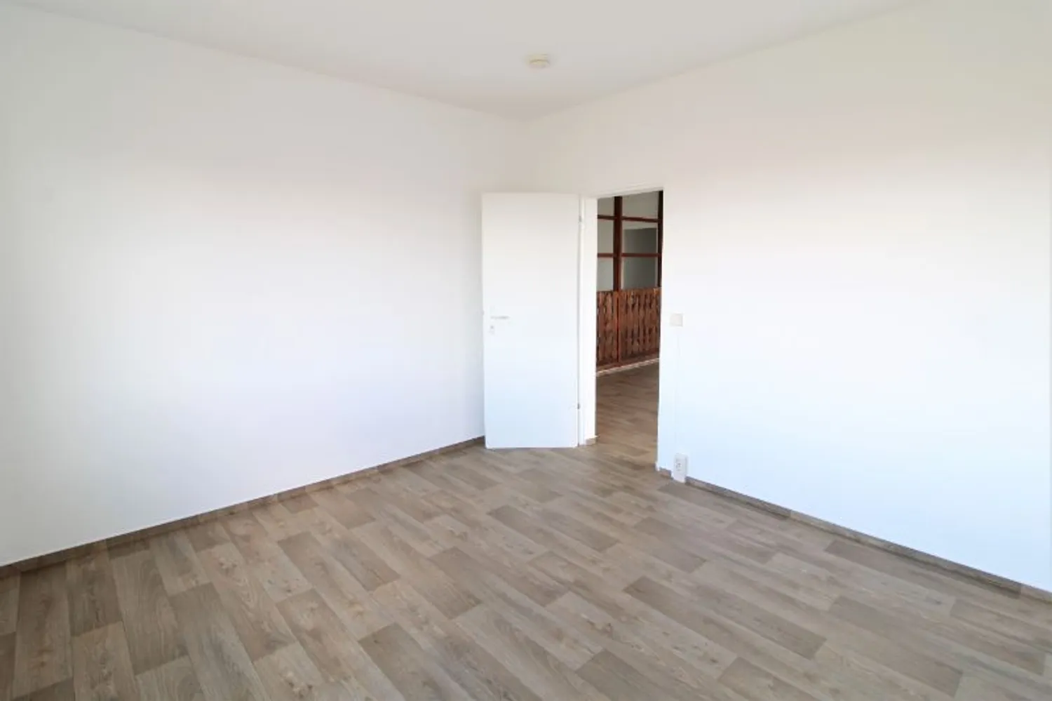 4 Zimmer Wohnung mit 80 m² in Schwerin – Bild 1