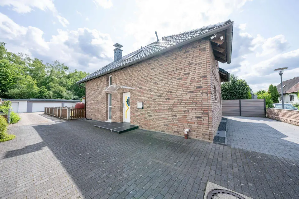 7 Zimmer Haus mit 247 m² in Leverkusen – Bild 1