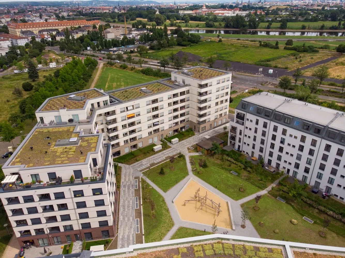 4 Zimmer Wohnung mit 99 m² in Dresden – Bild 1