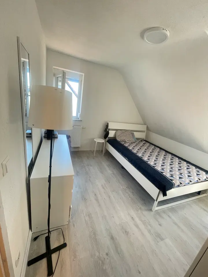 Shared room with 35 m² in Stuttgart – Photo 2
