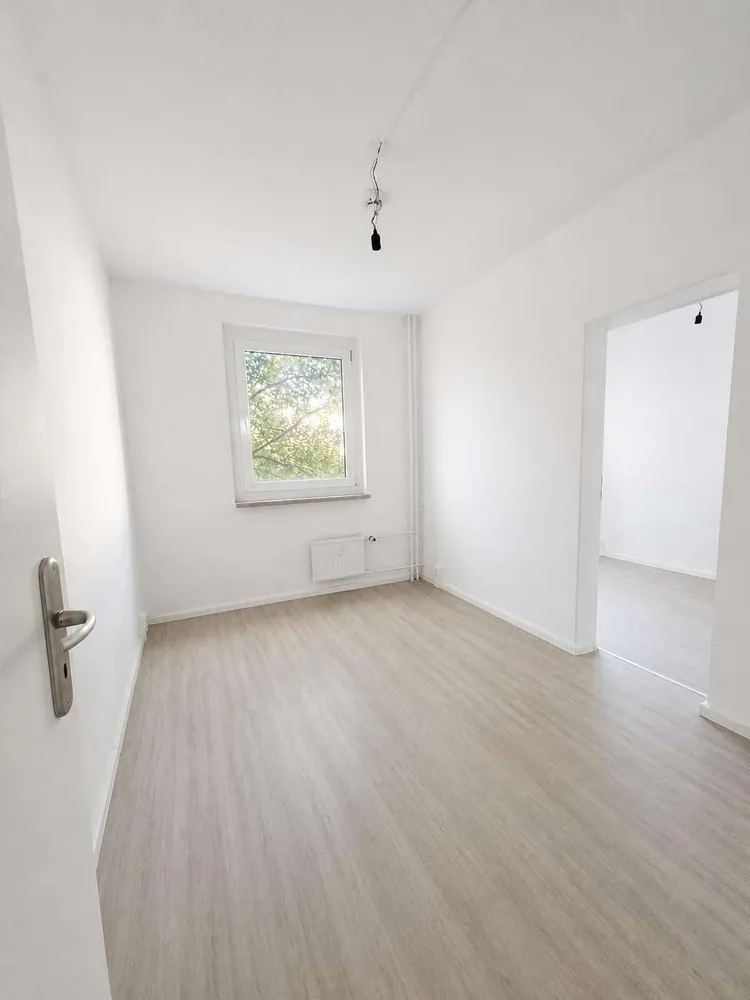 4 Zimmer Wohnung mit 65 m² in Halle (Saale) – Bild 2