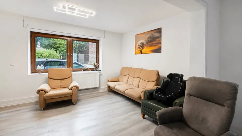 8 Zimmer Haus mit 211 m² in Kamp-Lintfort – Bild 1