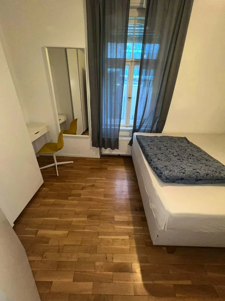 Shared room with 13 m² in Munich – Photo 1