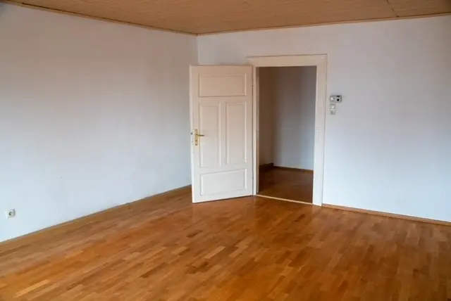 2 Zimmer Wohnung mit 74 m² in Hof – Bild 2