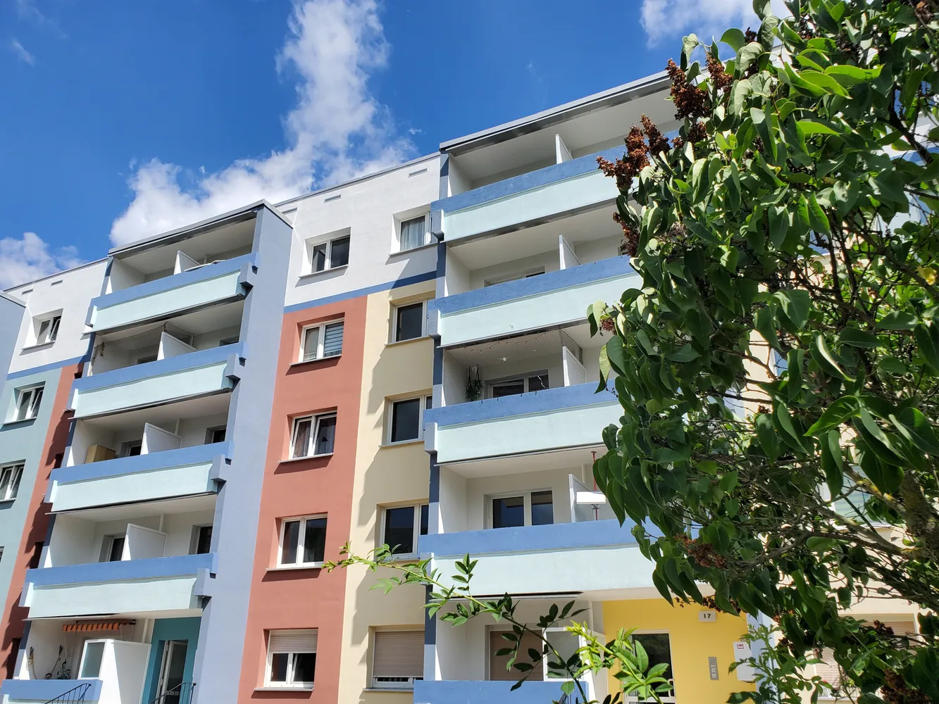 6 Zimmer Wohnung mit 112 m² in Halle (Saale) – Bild 1