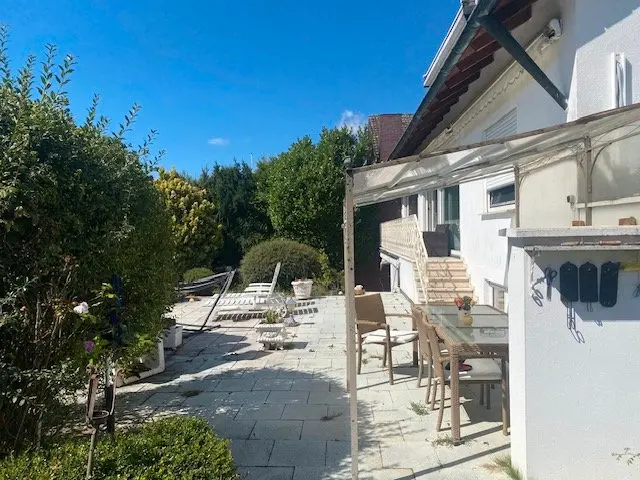 9 Zimmer Haus mit 450 m² in Nürnberg – Bild 1