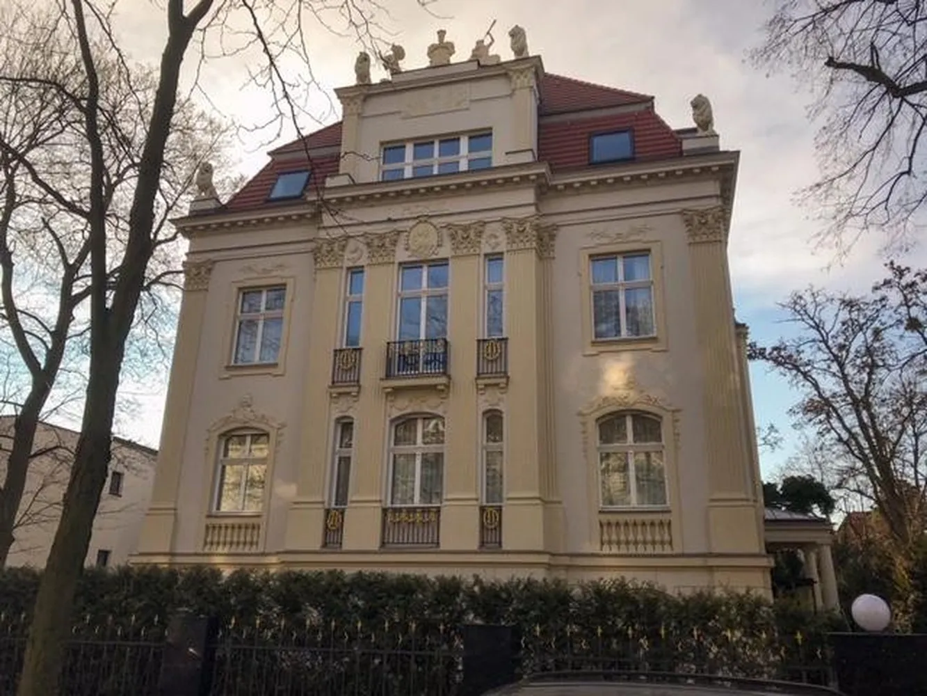 5 Zimmer Wohnung mit 181 m² in Berlin – Bild 2
