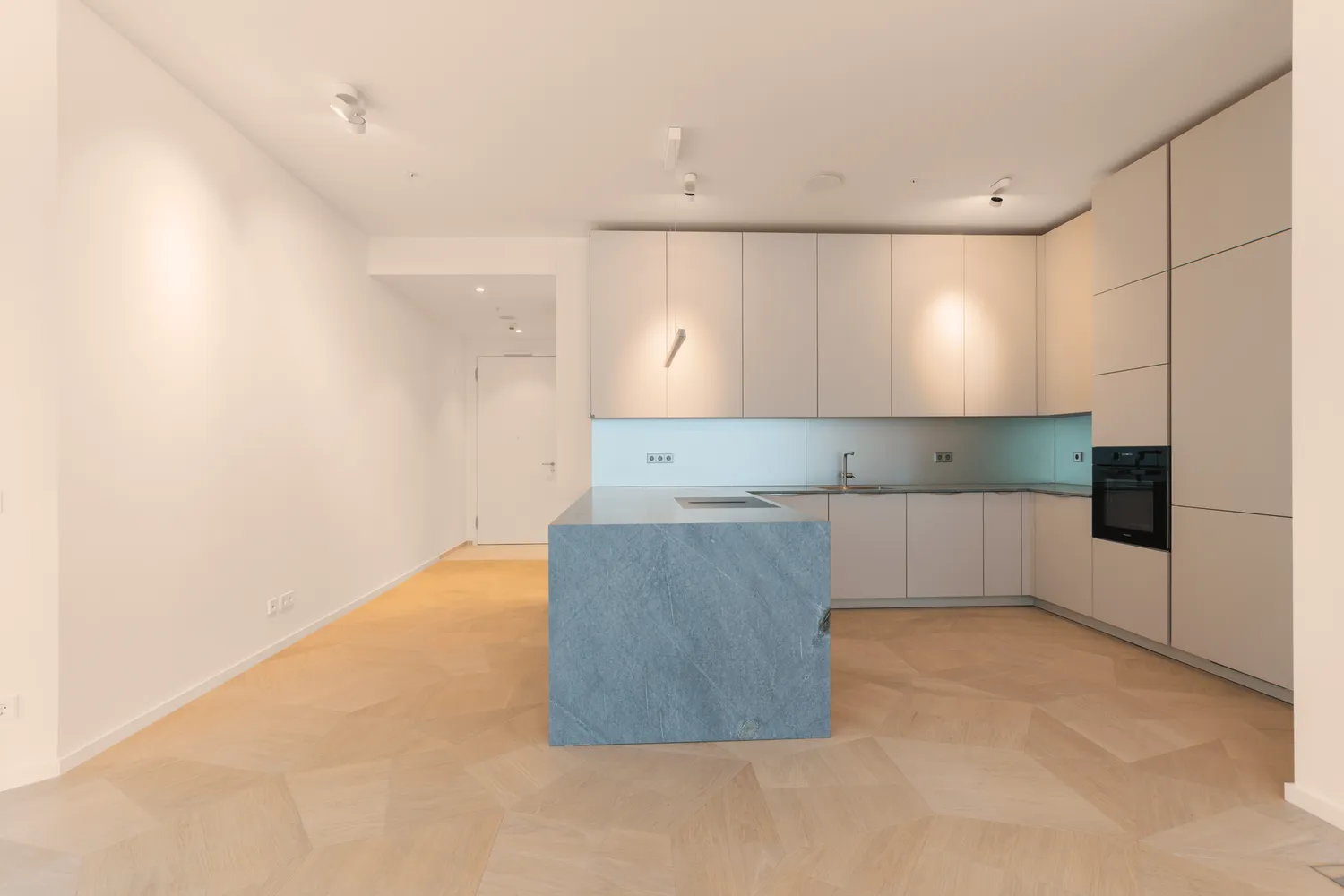 2 Zimmer Wohnung mit 85 m² in Frankfurt am Main – Bild 9