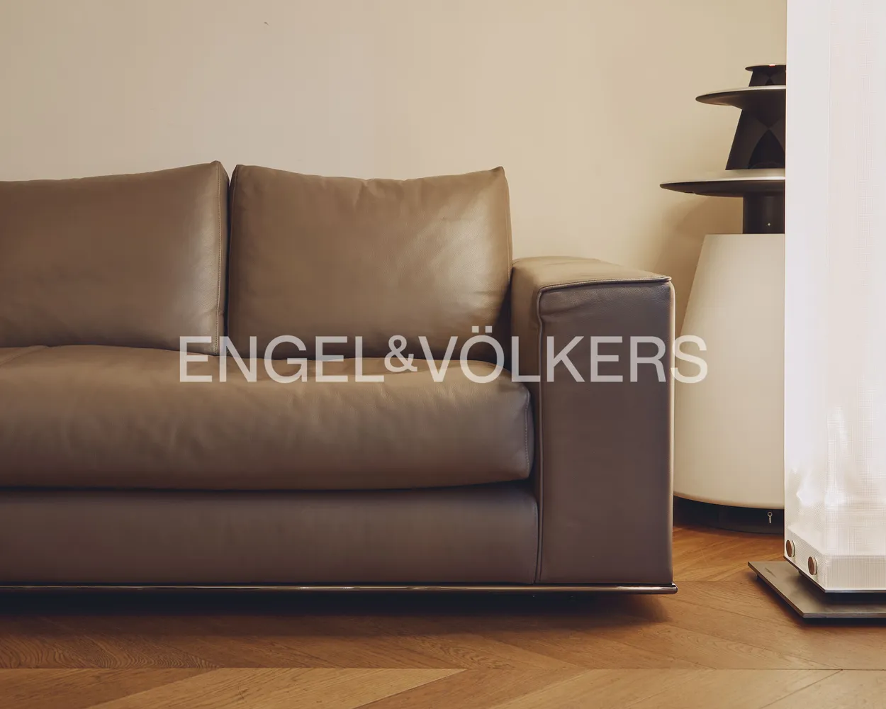 2 Zimmer Wohnung mit 225 m² in Frankfurt am Main – Bild 8