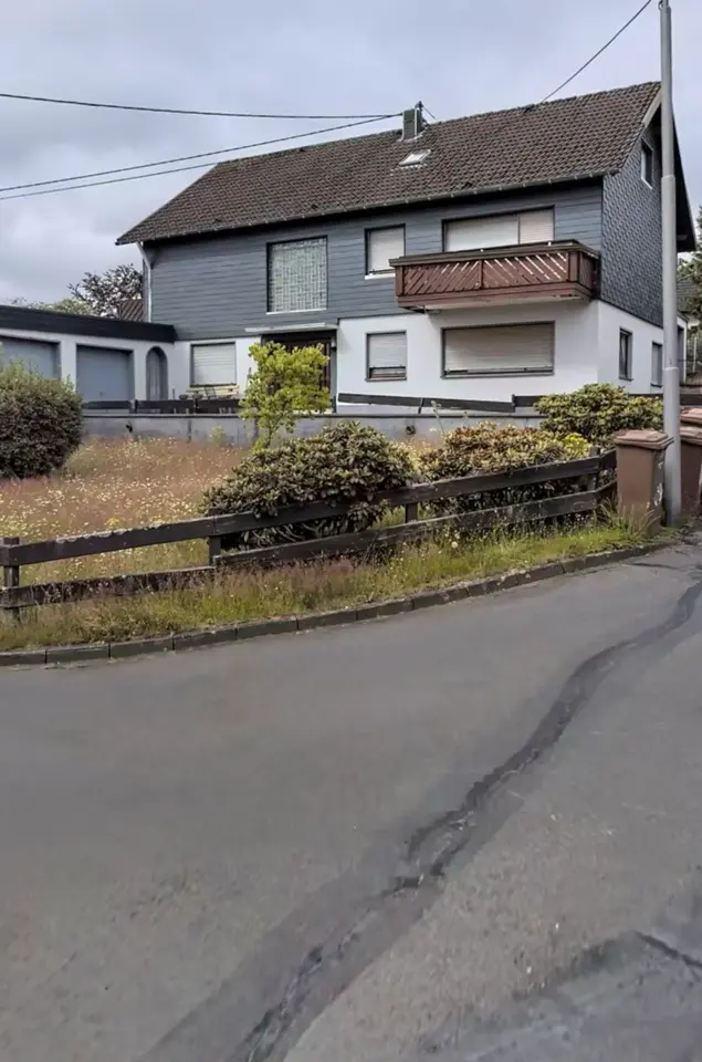 9 Zimmer Haus mit 307 m² in Siegen – Bild 1