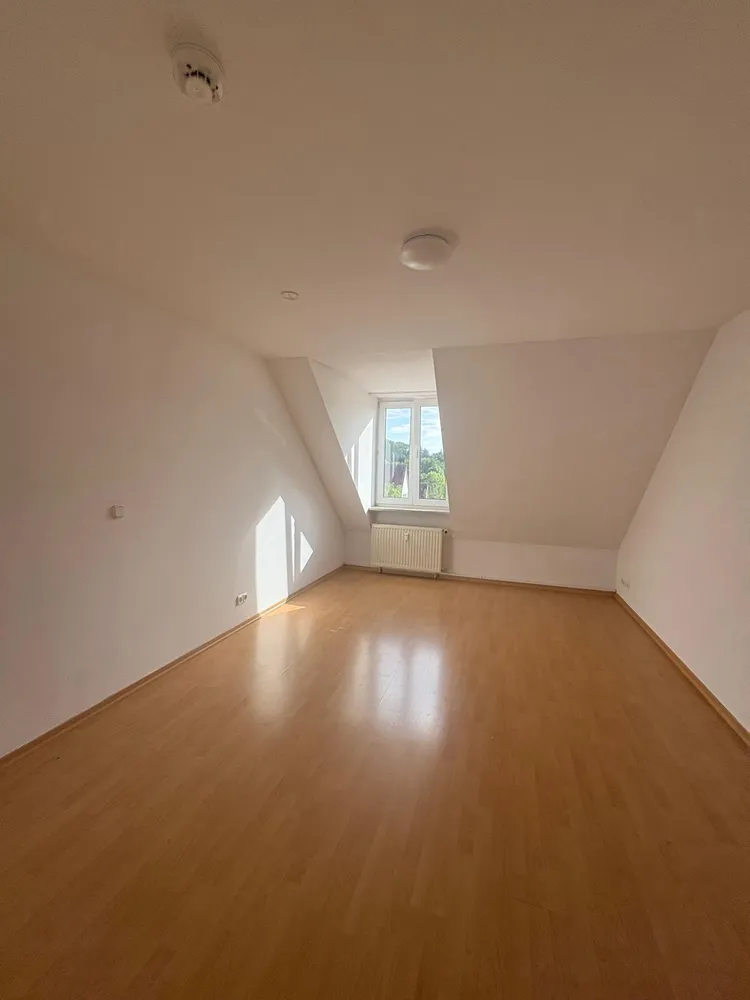 3 Zimmer Wohnung mit 87 m² in Regensburg – Bild 2