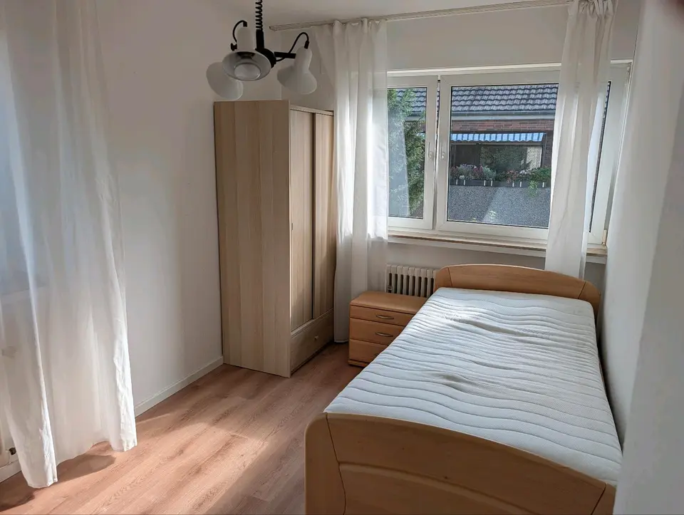 8 Zimmer Wohnung mit 12 m² in Köln – Bild 1