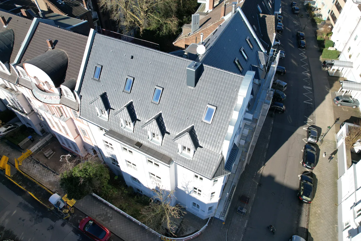 8 Zimmer Wohnung mit 202 m² in Düsseldorf – Bild 3