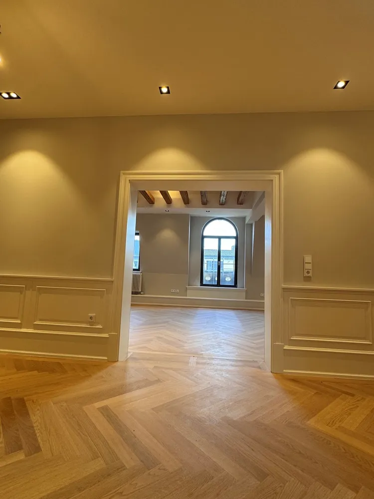 6 Zimmer Wohnung mit 350 m² in Frankfurt am Main – Bild 1
