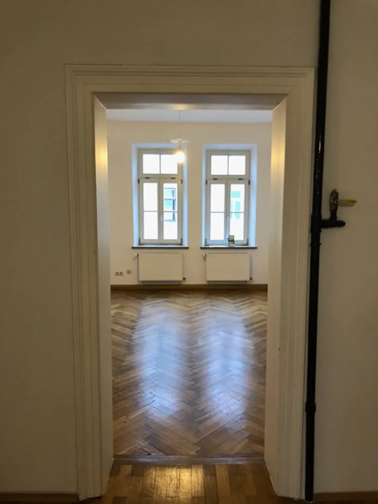 5 Zimmer Wohnung mit 108 m² in München – Bild 2