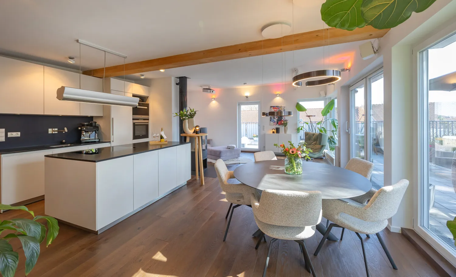 4 Zimmer Wohnung mit 136 m² in München – Bild 1