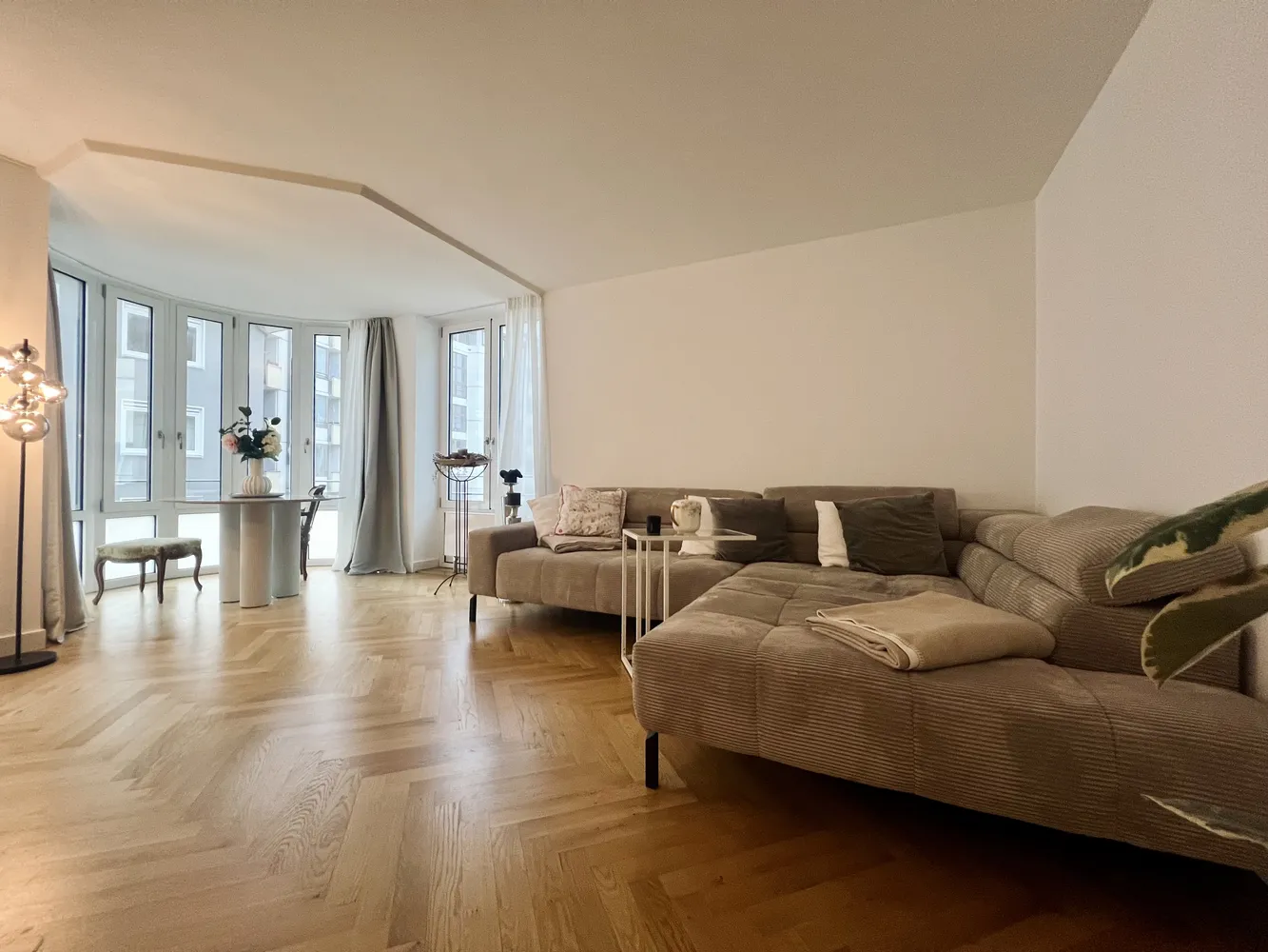 2 room apartment with 70 m² in Munich – Photo 1