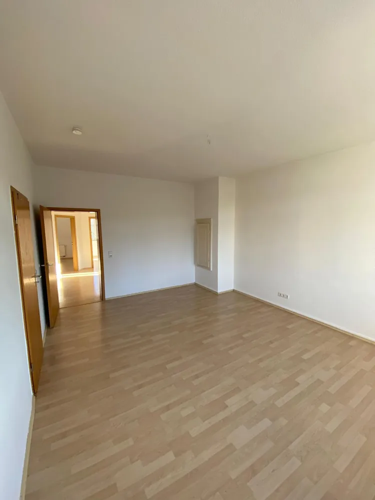 6 Zimmer Wohnung mit 181 m² in Altenburg – Bild 2
