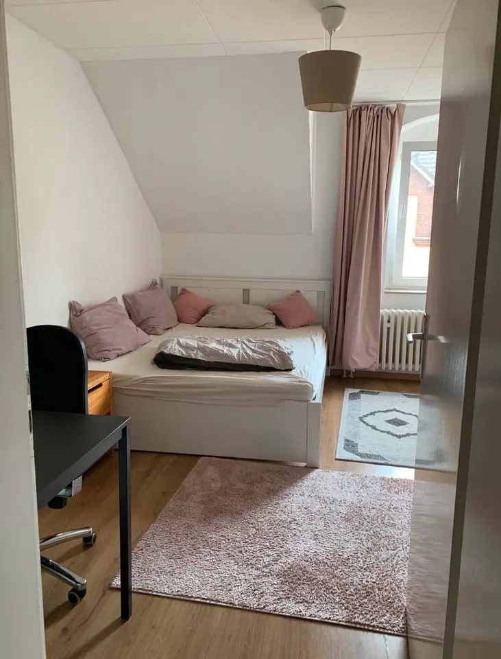 4 Zimmer Wohnung mit 49 m² in Duisburg – Bild 1