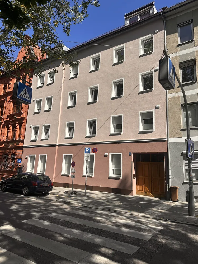 4 Zimmer Wohnung mit 98 m² in München – Bild 1