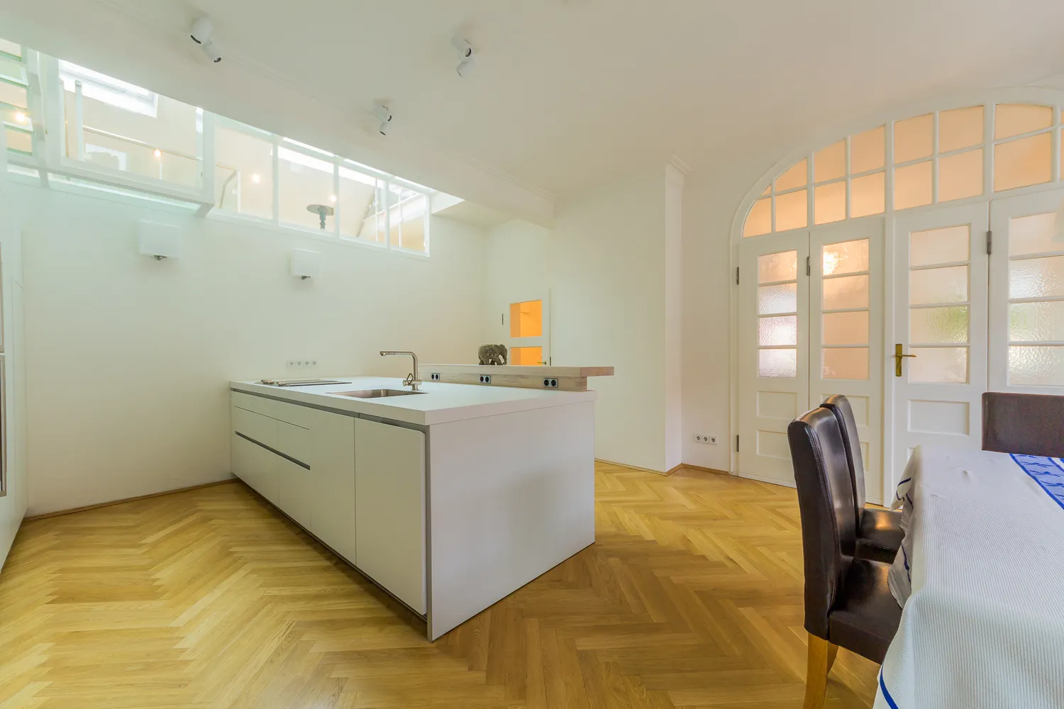 4 Zimmer Wohnung mit 200 m² in München – Bild 7
