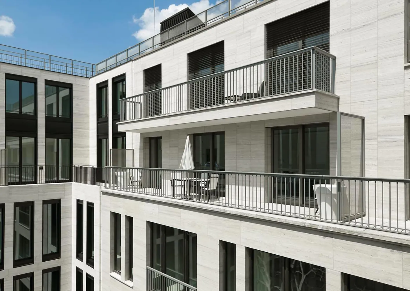 6 Zimmer Wohnung mit 350 m² in Berlin – Bild 3
