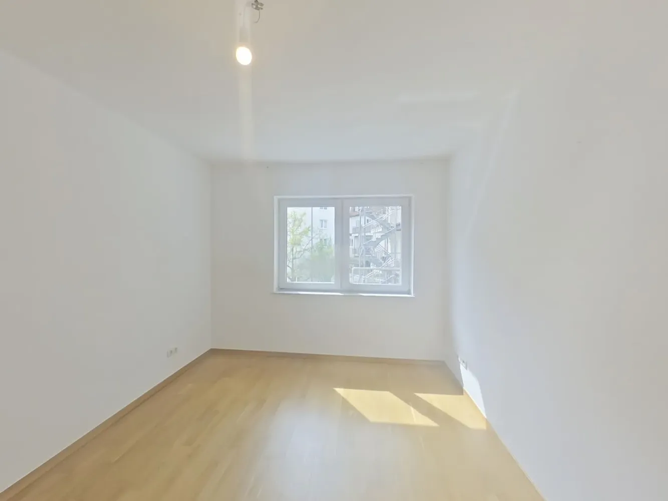 2 Zimmer Wohnung mit 83 m² in Frankfurt am Main – Bild 2
