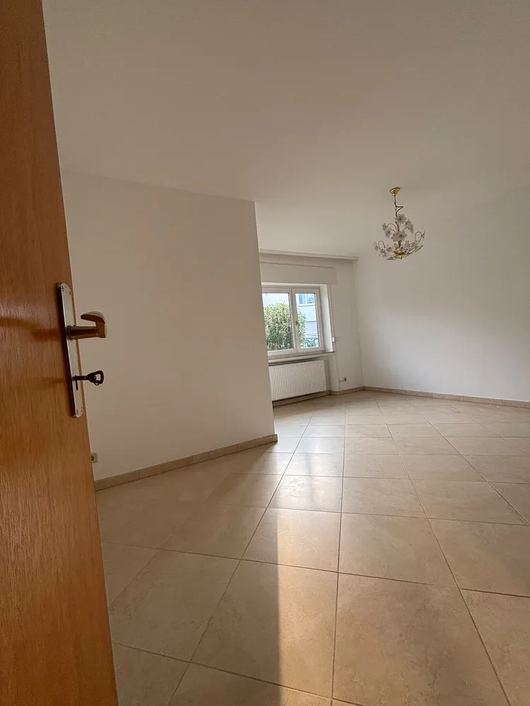 3 Zimmer Wohnung mit 100 m² in Wiesbaden – Bild 2
