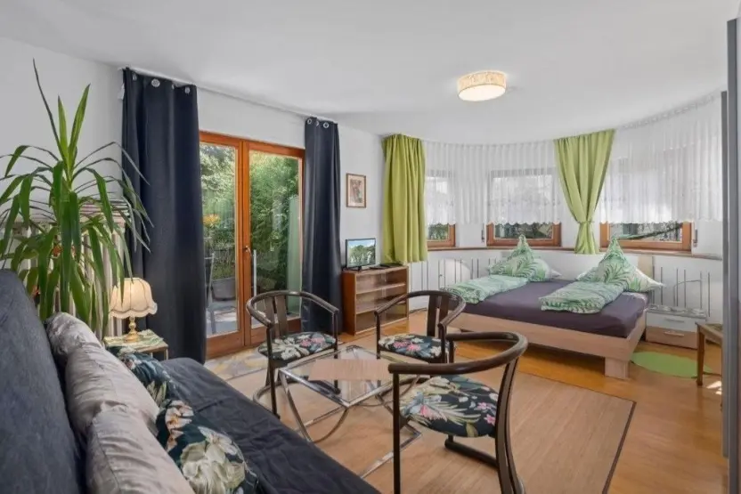 WG-Zimmer mit 280 m² in Weingarten – Bild 1