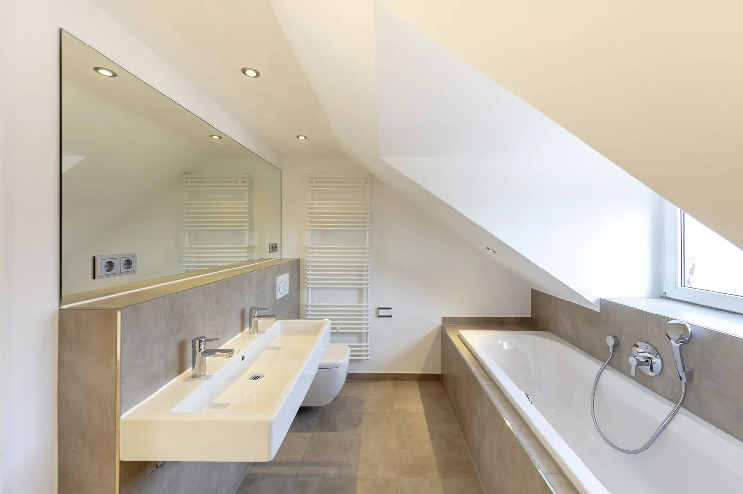 5 Zimmer Wohnung mit 133 m² in Stuttgart – Bild 2