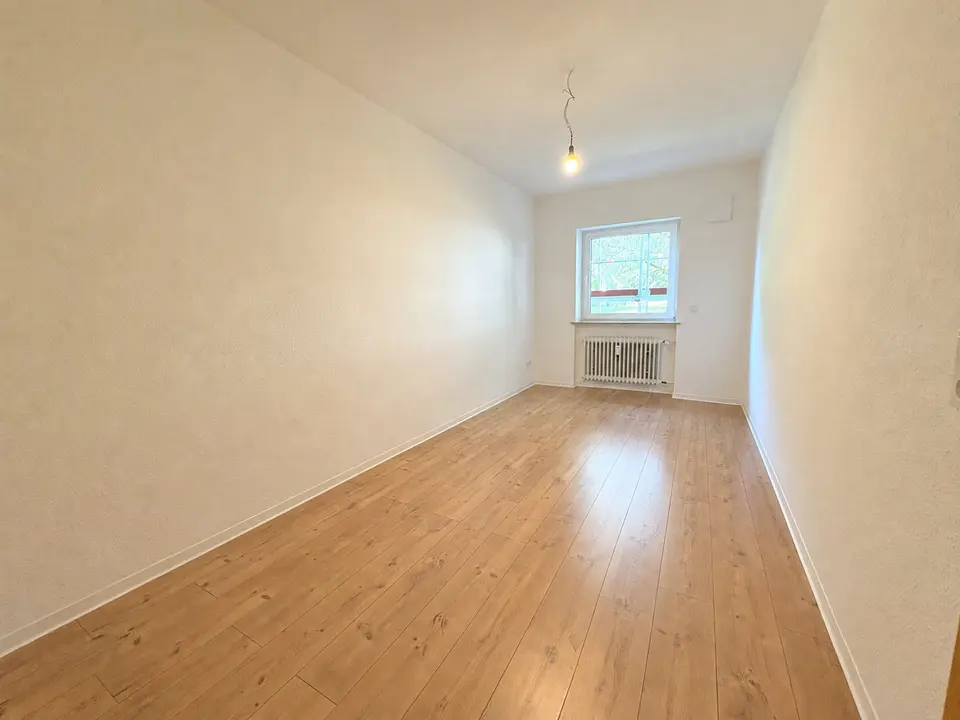 4 Zimmer Wohnung mit 102 m² in Saarbrücken – Bild 2