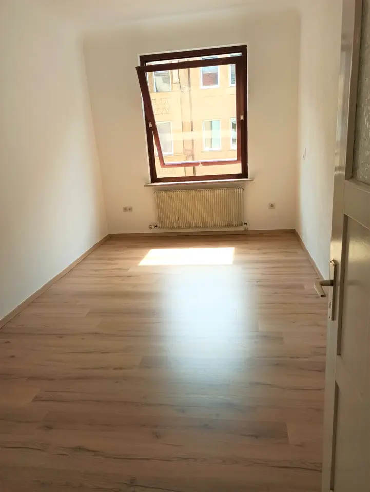 6 Zimmer Wohnung mit 115 m² in Nürnberg – Bild 2