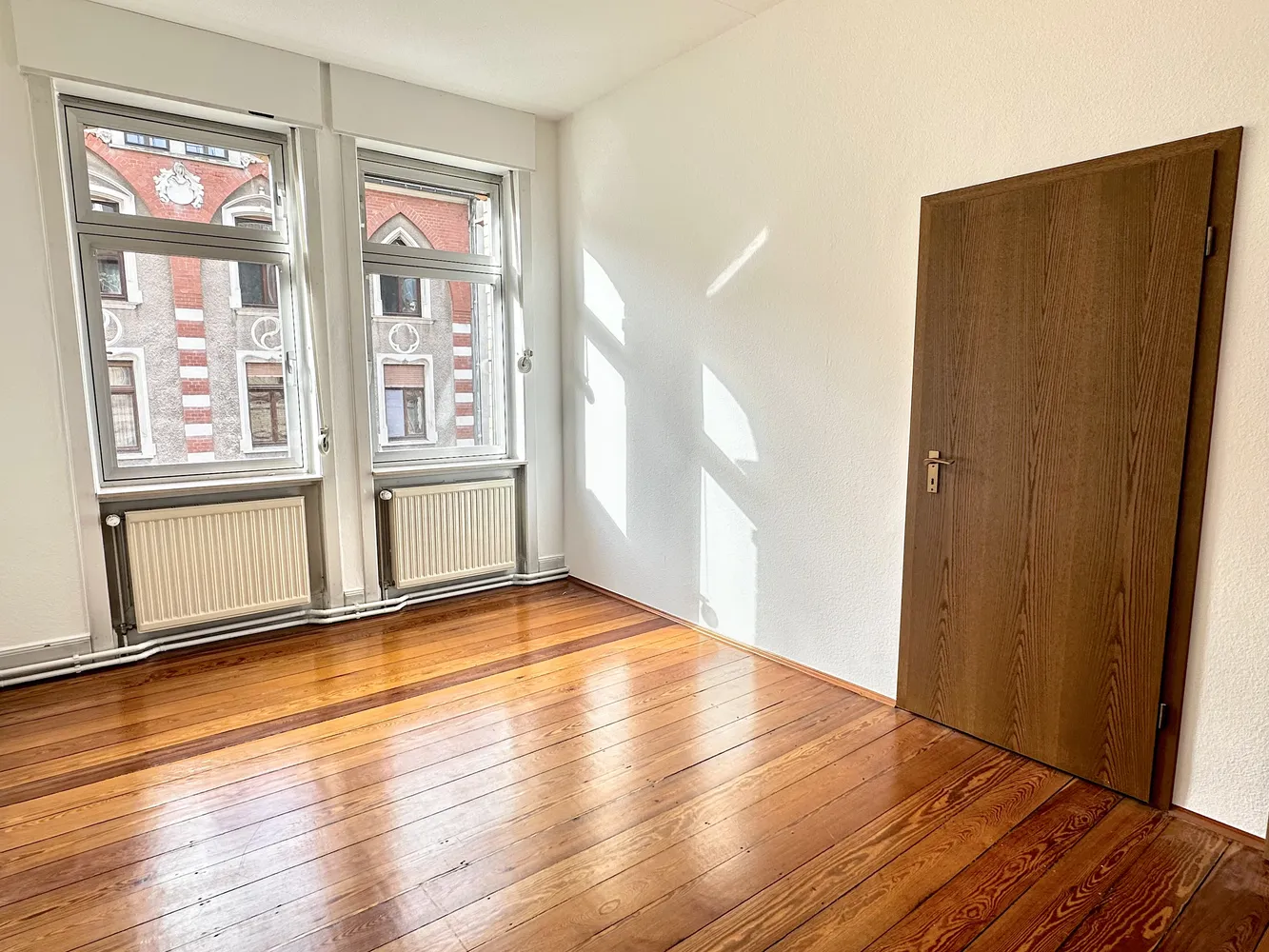 5 Zimmer Wohnung mit 118 m² in Wiesbaden – Bild 2