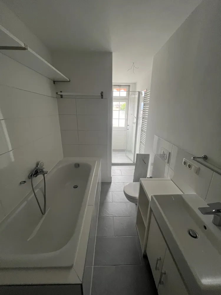 2 Zimmer Wohnung mit 100 m² in Wiesbaden – Bild 3
