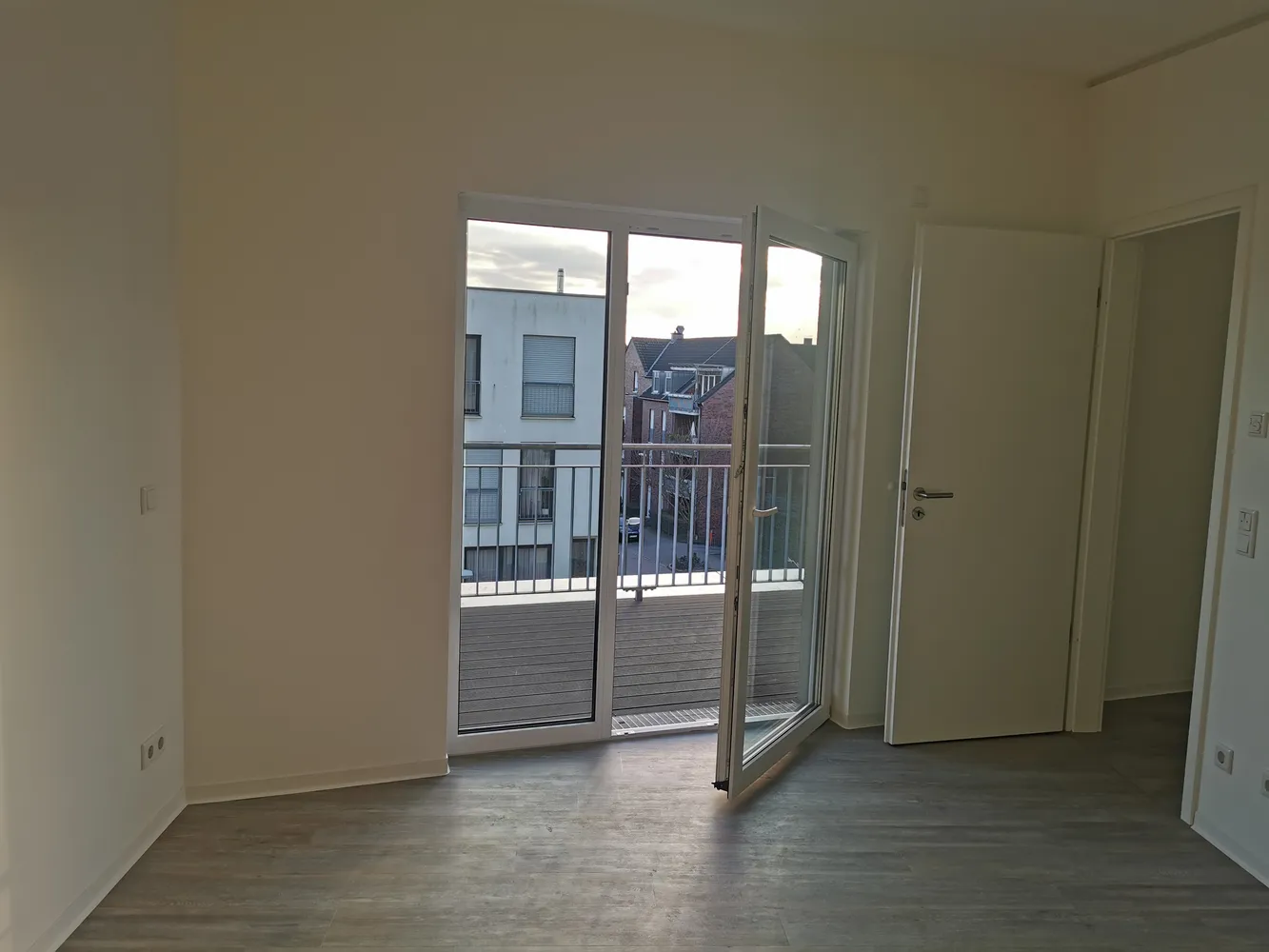 2 Zimmer Wohnung mit 90 m² in Neuss – Bild 1