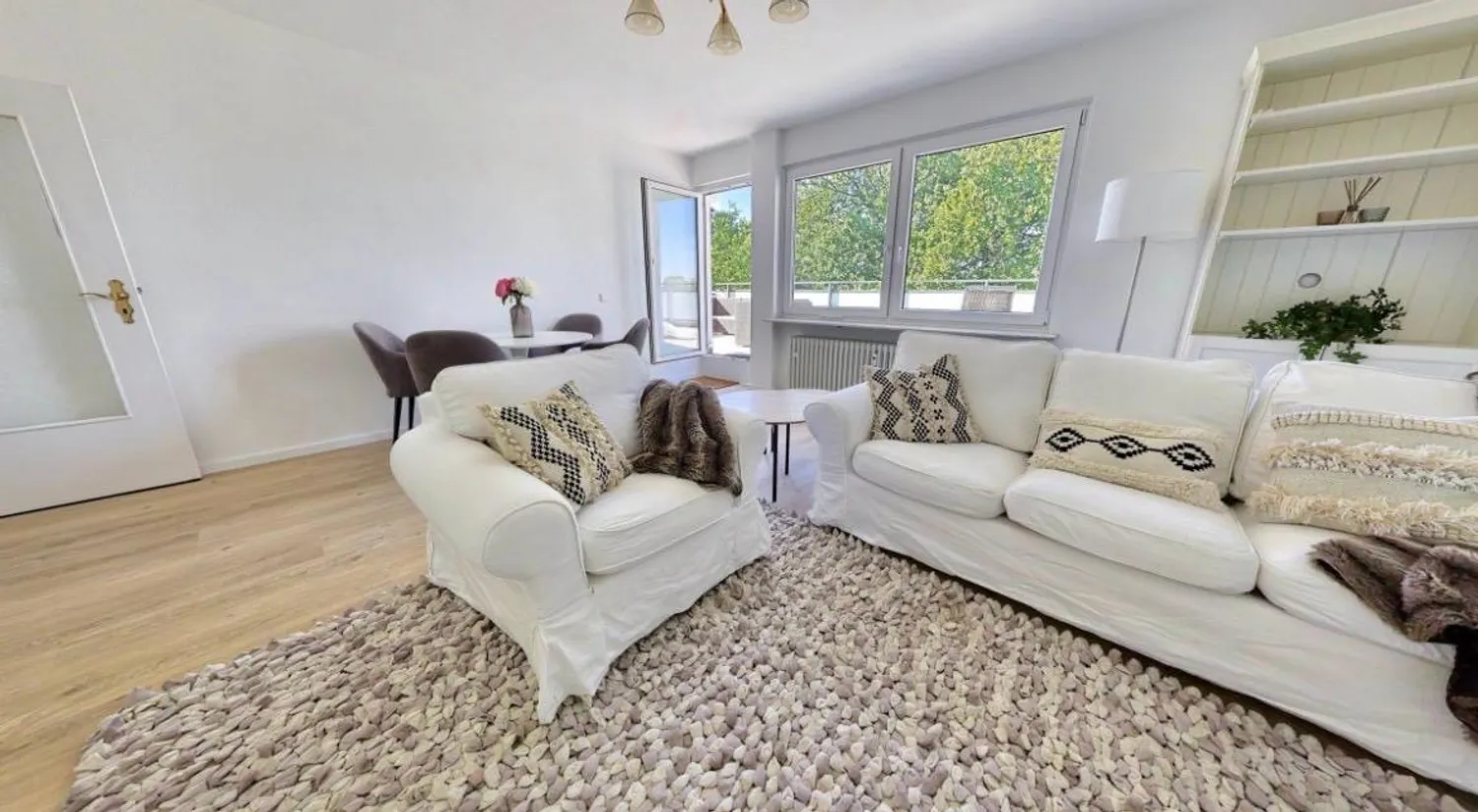 2 Zimmer Wohnung mit 77 m² in Frankfurt am Main – Bild 2