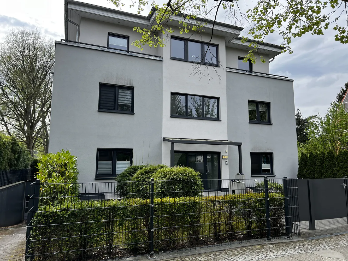 2 Zimmer Wohnung mit 109 m² in Berlin – Bild 1