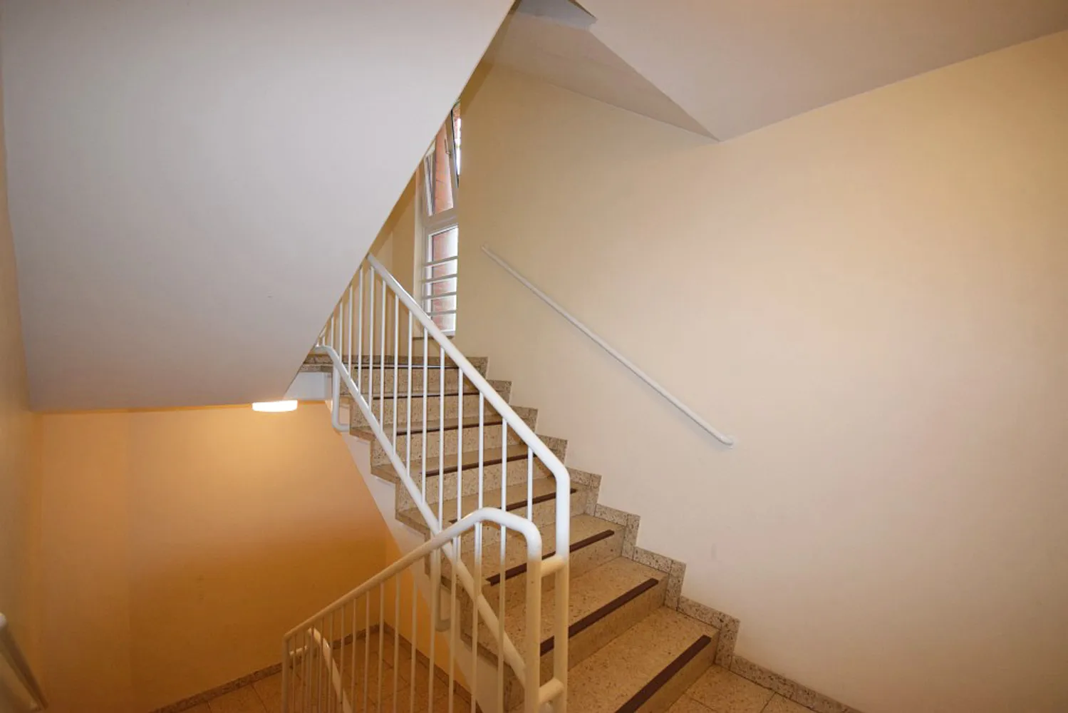 5 Zimmer Wohnung mit 108 m² in Ahrensburg – Bild 3