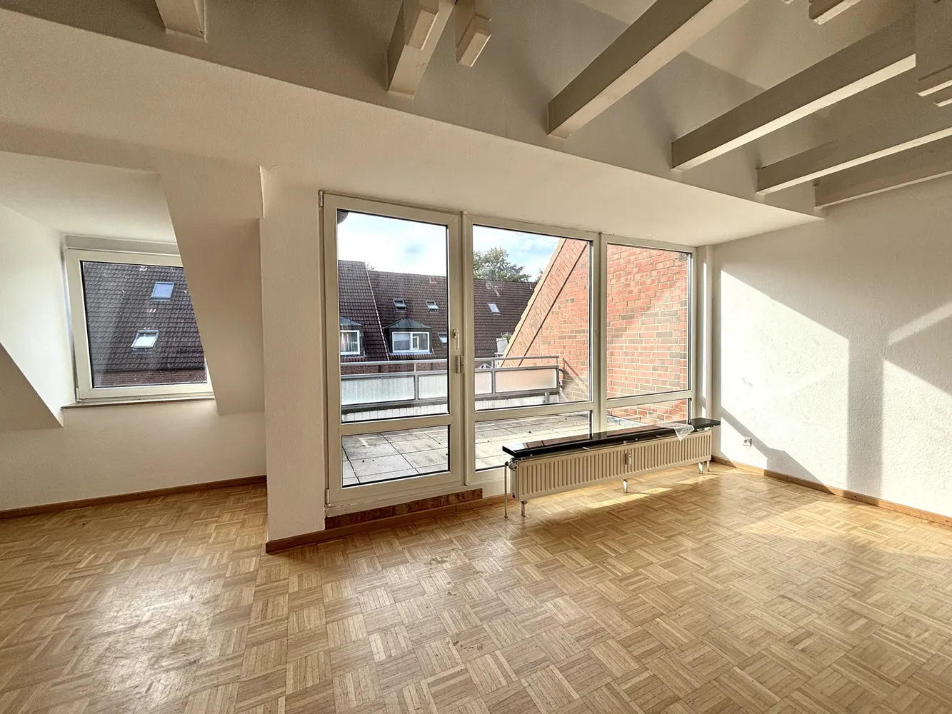 2 Zimmer Wohnung mit 93 m² in Hamburg – Bild 1