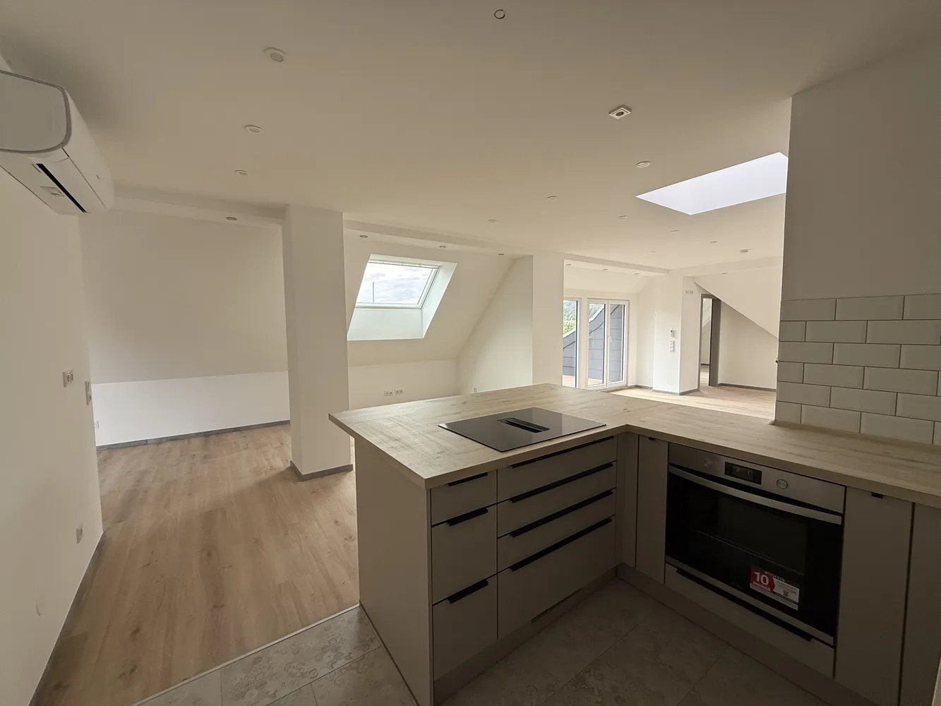3 room apartment with 100 m² in Saarbrücken – Photo 1