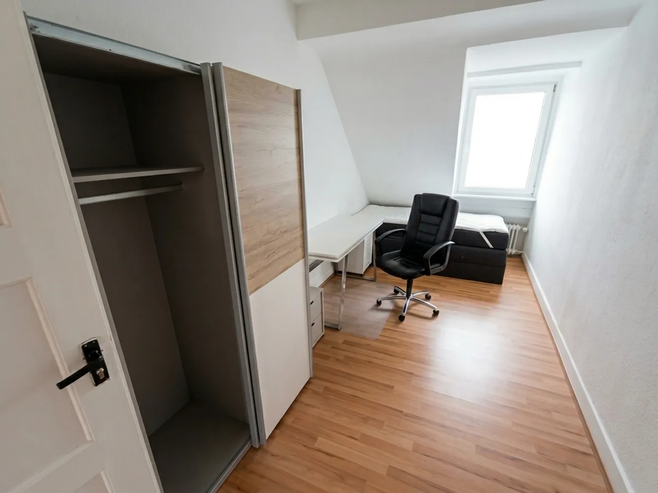 1 Zimmer Wohnung mit 12 m² in Karlsruhe – Bild 2