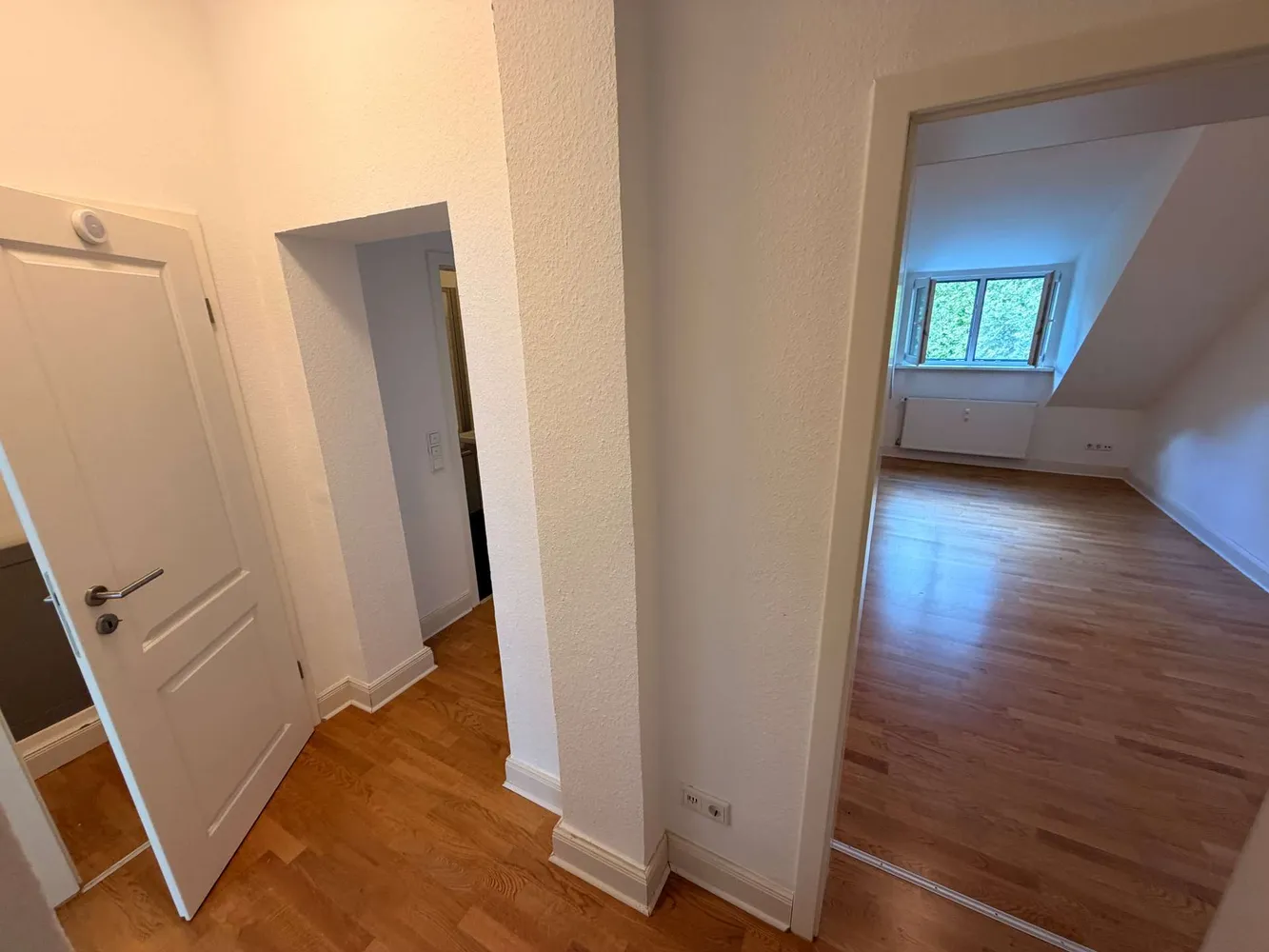 2 Zimmer Wohnung mit 58 m² in Düsseldorf – Bild 2