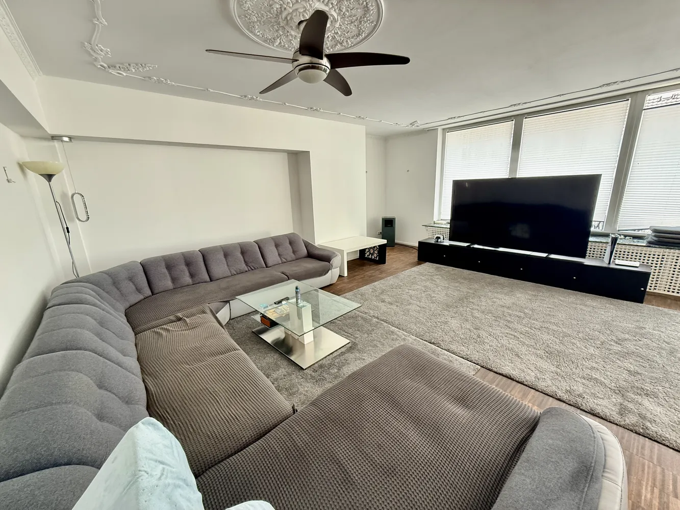 3 Zimmer Wohnung mit 122 m² in Düsseldorf – Bild 1